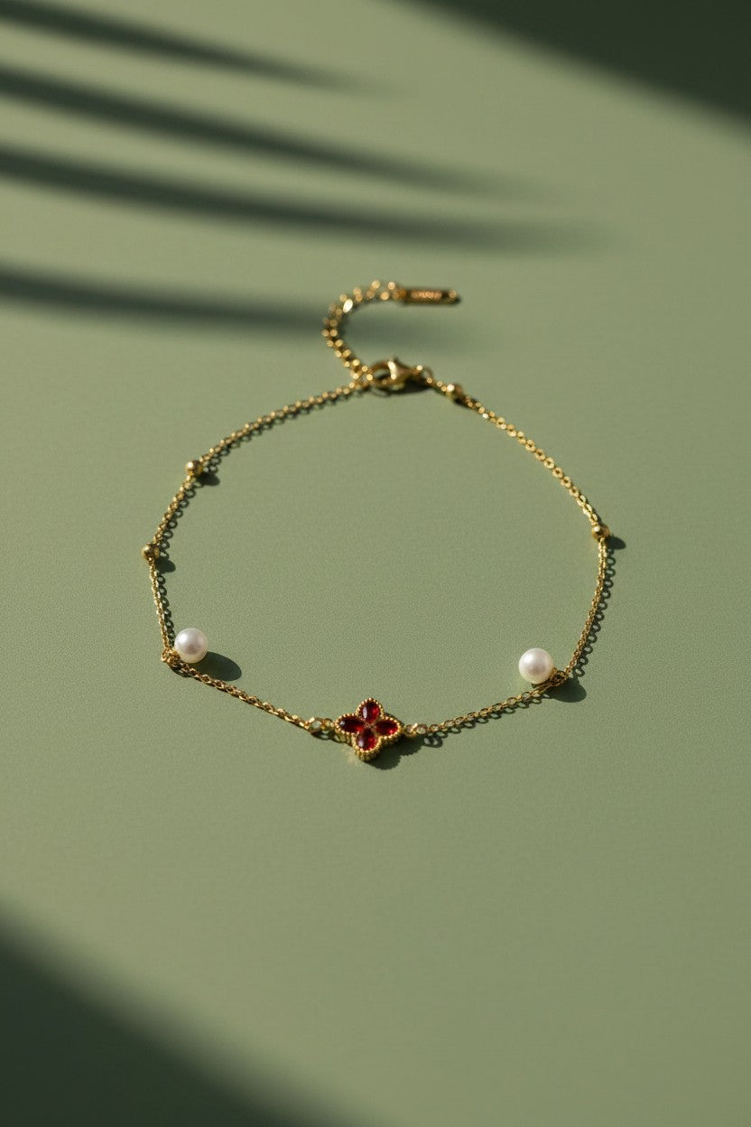 Scarlet Clover Pearl Bracelet | Stainless Steel