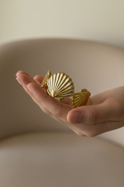 Golden Scallop Seashell Cuff Braclete | Satinless Steel
