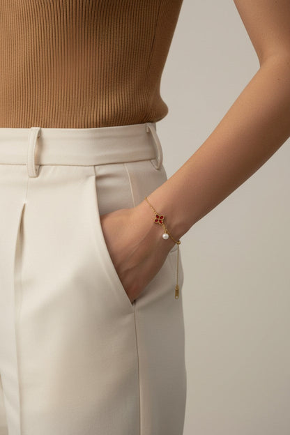 Scarlet Clover Pearl Bracelet | Stainless Steel